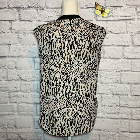 Suzy Shier Sleeveless V Neck Blouse Size Extra Small - Picture 4 of 8